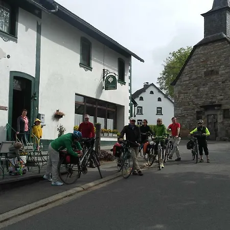 Zum Goldhahn Guest house